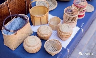 匠心初鸣 大一新生在景区为手工作品打call，用青春点亮非遗之光